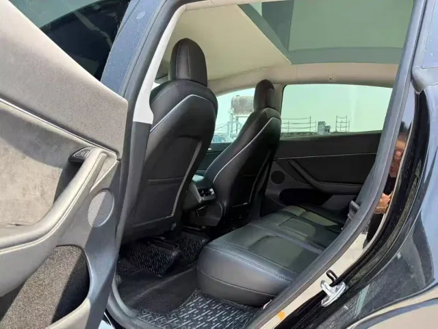 Tesla Model Y — Фото автомобиля 9