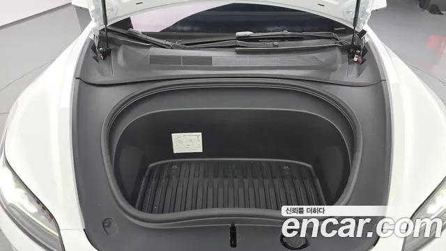 Tesla Model 3 — Фото автомобиля 6