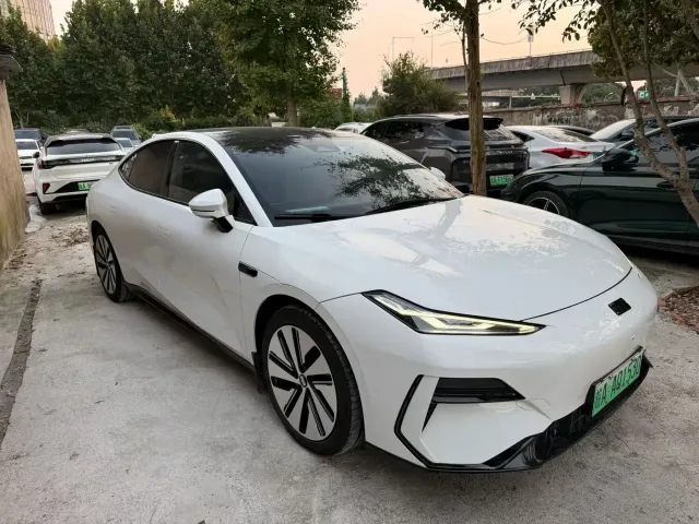 Geely Galaxy E8 — Фото автомобиля 3