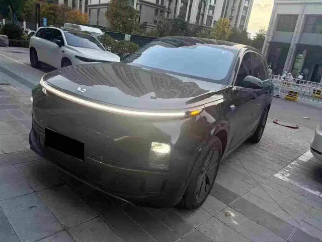 Li Auto L8 — Фото автомобиля 3