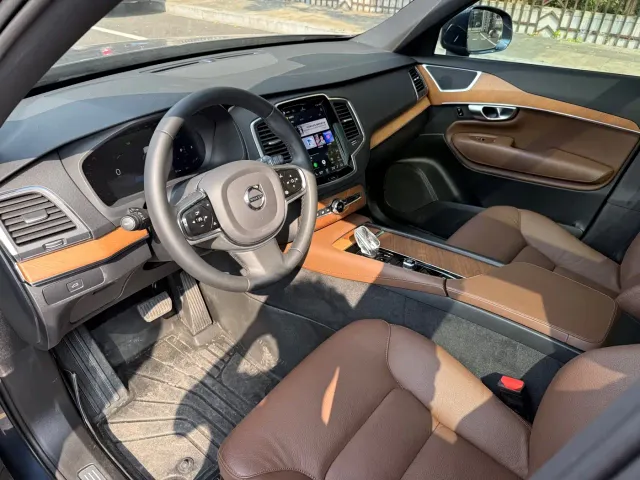 Volvo XC90 — Фото автомобиля 8
