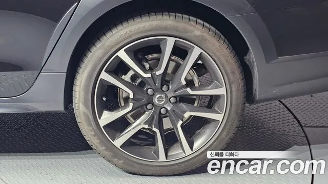 Вольво V90 — Фото автомобиля 21