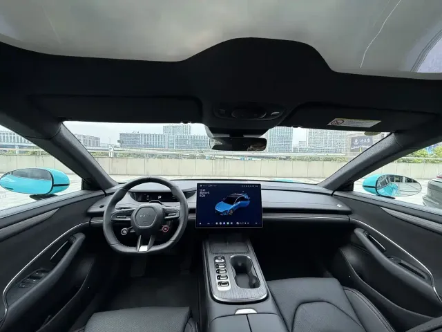 Xiaomi SU7 — Фото автомобиля 11