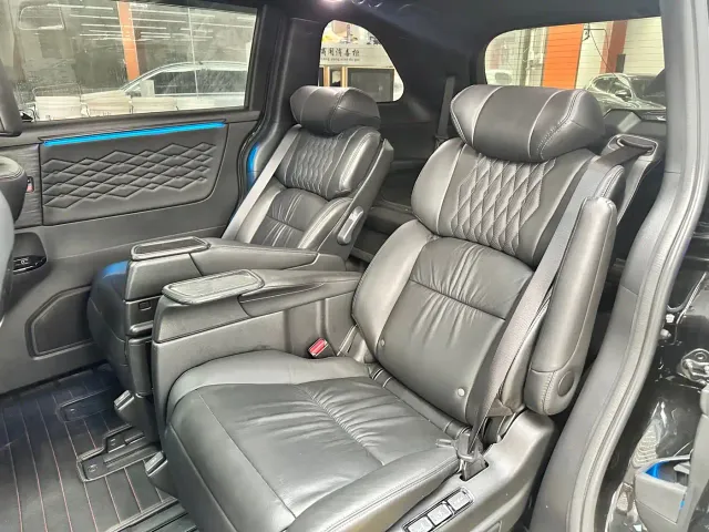 Honda Elysion — Фото автомобиля 8