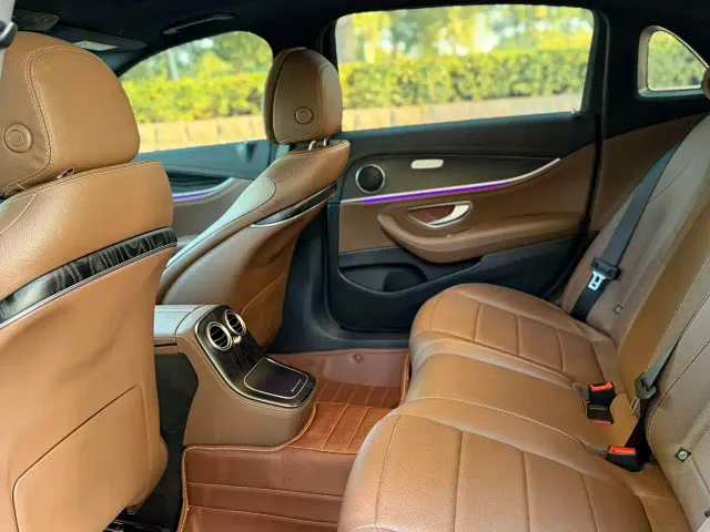 Mercedes-Benz E-Class — Фото автомобиля 5
