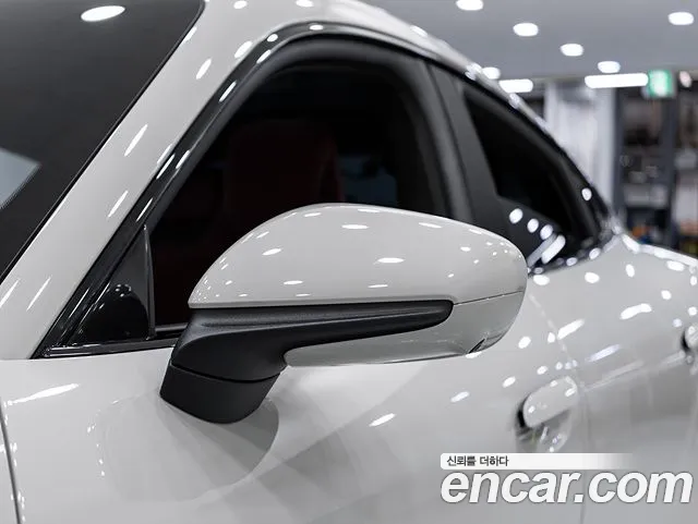 Porsche Taycan — Фото автомобиля 14