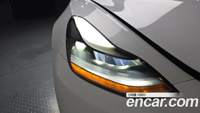 Tesla Model 3 — Фото автомобиля 6