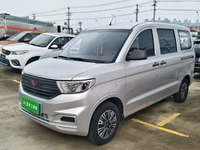 Фотография автомобиля — Wuling Hongguang V