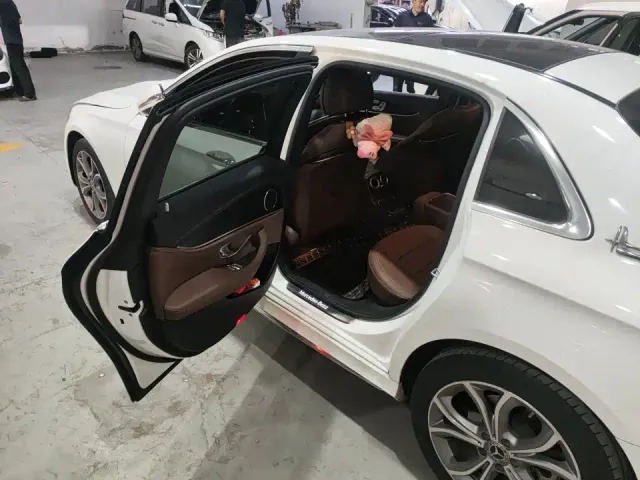 Mercedes-Benz E-Class — Фото автомобиля 7