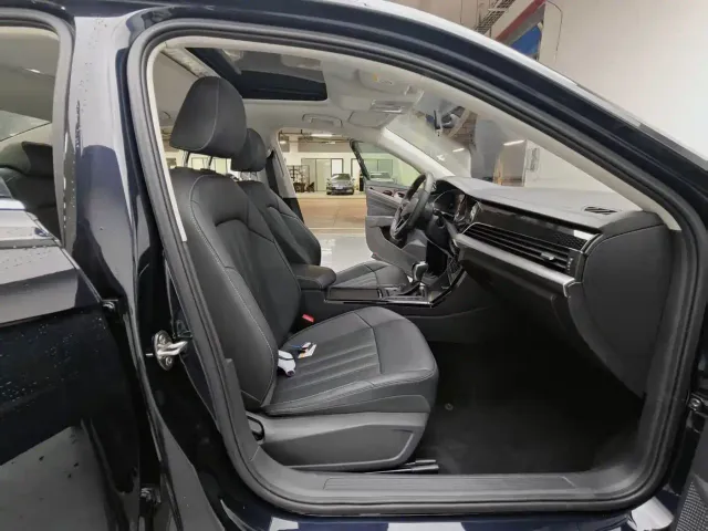 Volkswagen Passat — Фото автомобиля 10