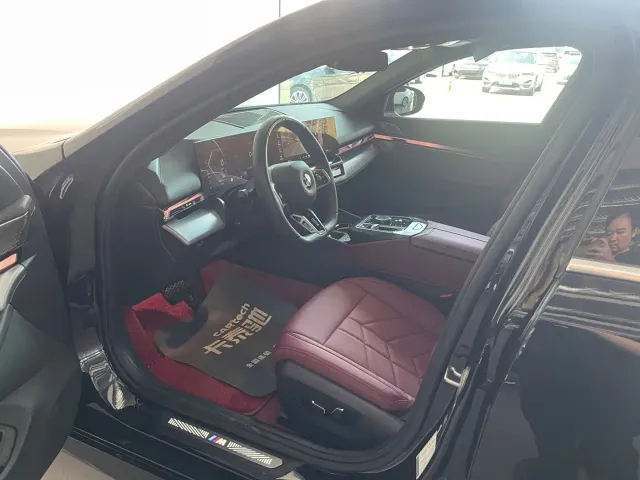BMW 5 Series — Фото автомобиля 12