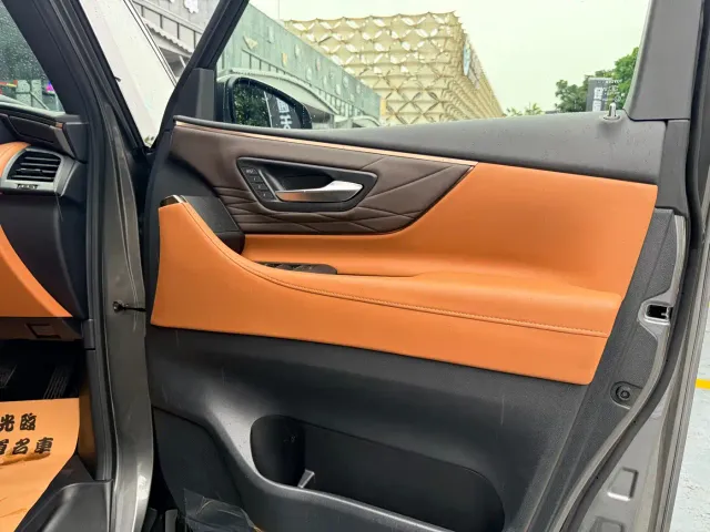 Toyota Vellfire — Фото автомобиля 10