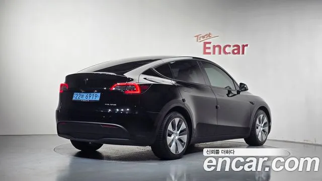 Tesla Model Y — Фото автомобиля 2