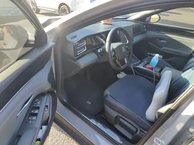 BYD Qin L — Фото автомобиля 17