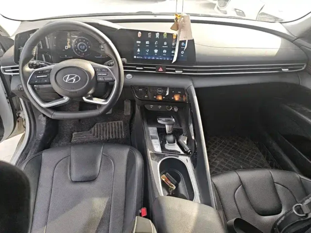 Hyundai Elantra — Фото автомобиля 9