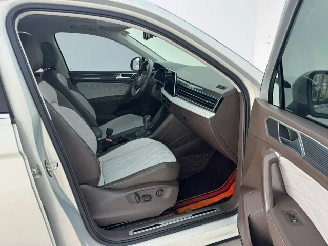 Volkswagen Tiguan L — Фото автомобиля 6