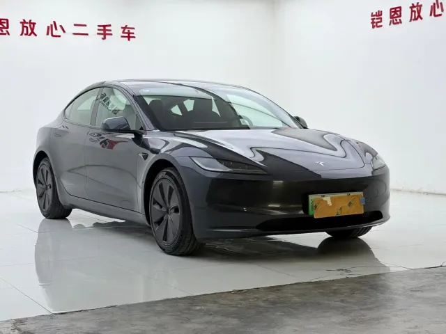 Tesla Model 3 — Фото автомобиля 3