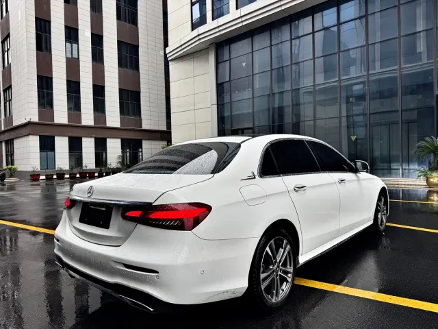 Mercedes-Benz E-Class — Фото автомобиля 6