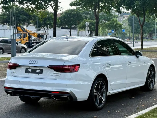 Audi A4L — Фото автомобиля 7