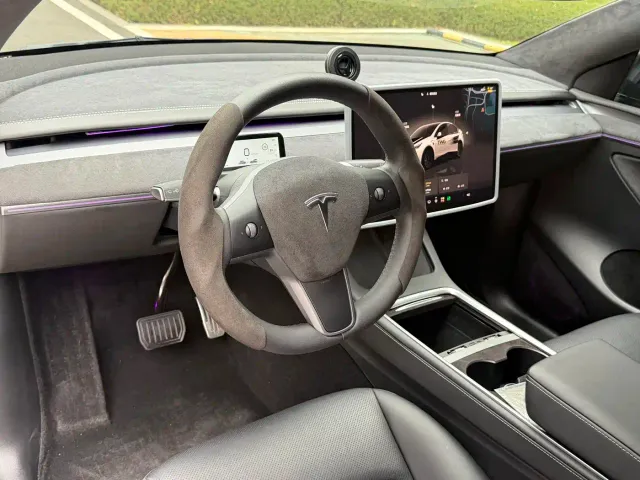 Tesla Model Y — Фото автомобиля 8