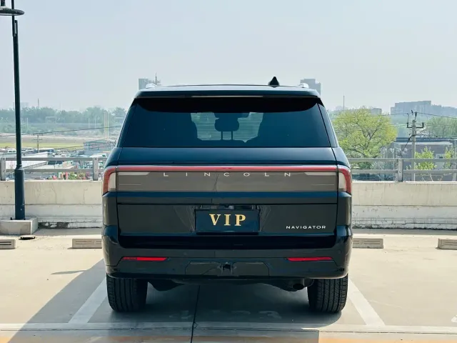 Lincoln Navigator — Фото автомобиля 5