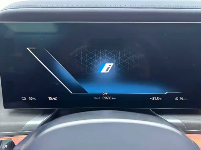 BMW i7 — Фото автомобиля 12