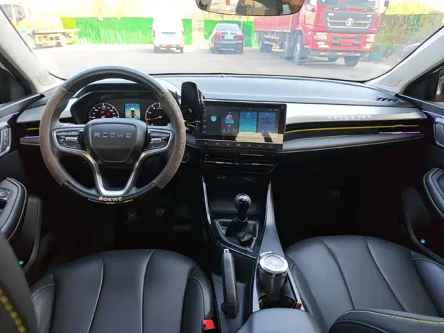 Roewe i5 — Фото автомобиля 9