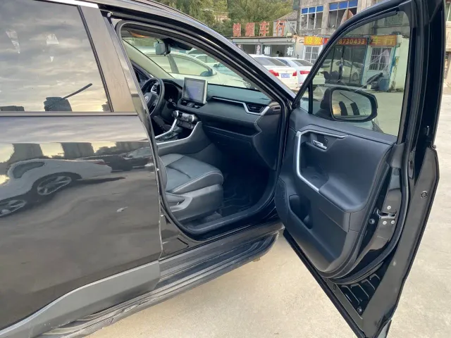Toyota RAV4 — Фото автомобиля 14