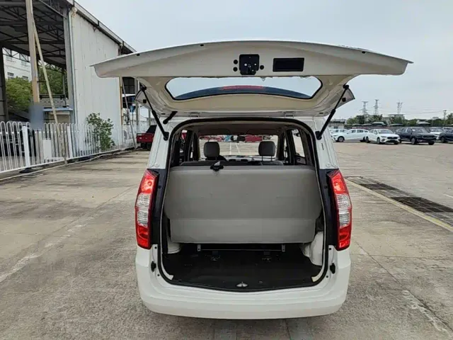 Wuling Hongguang — Фото автомобиля 18