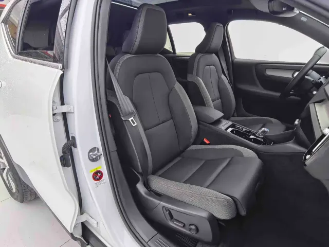 Volvo XC40 — Фото автомобиля 9