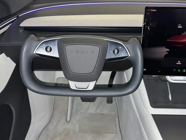 Tesla Model Y L — Фото автомобиля 2