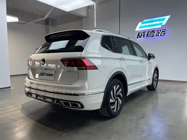 Volkswagen Tiguan L — Фото автомобиля 7