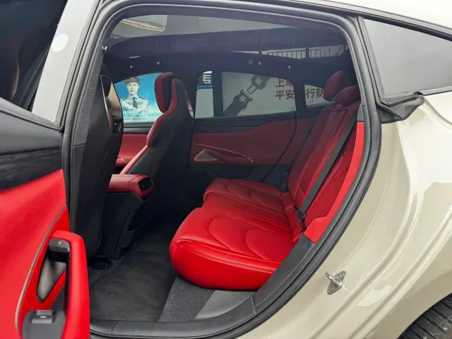 Xiaomi Auto Xiaomi SU7 2024 RWD Ultra Long Range Advanced Smart Driving Pro Edition — Фото автомобиля 24