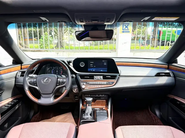 Lexus ES — Фото автомобиля 9
