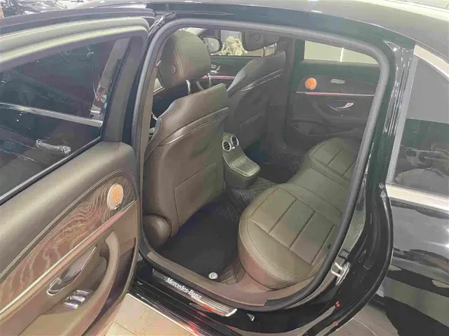 Mercedes-Benz E-Class — Фото автомобиля 9