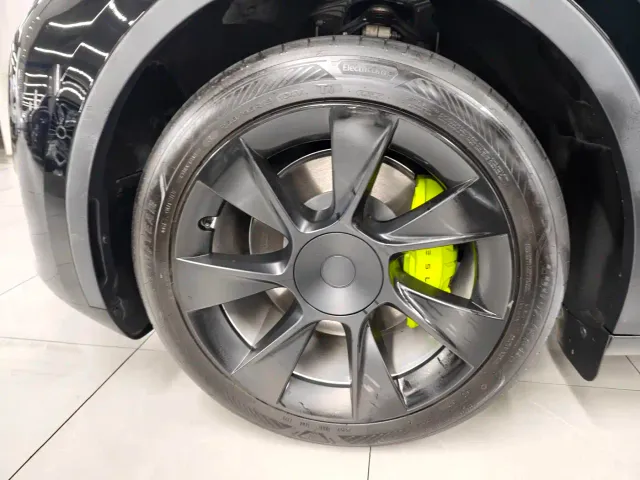 Tesla Model Y — Фото автомобиля 11