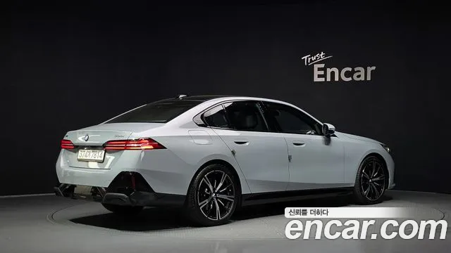 BMW 5 Series G60 — Фото автомобиля 2