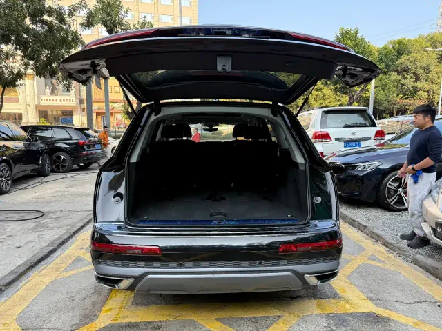 Audi Q7 — Фото автомобиля 17