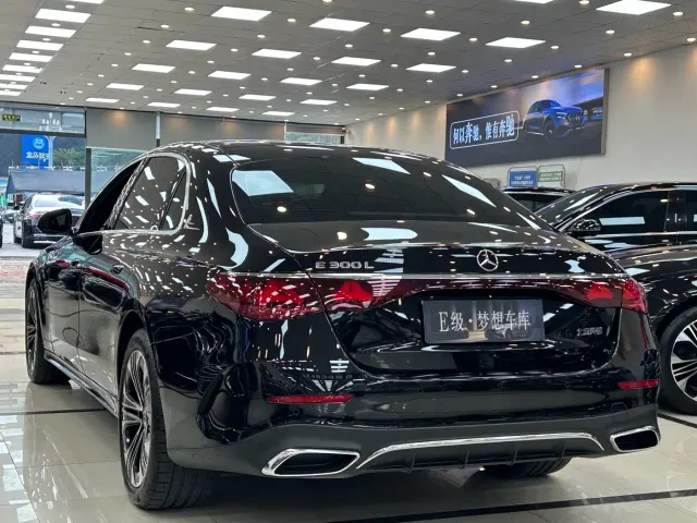Mercedes-Benz E-Class — Фото автомобиля 13