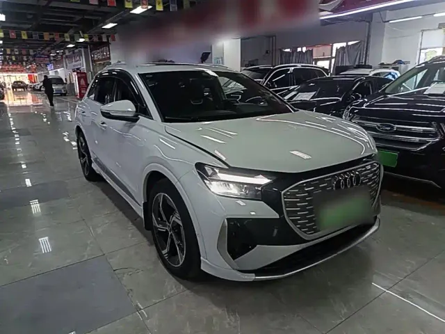 Audi Q4 e-tron — Фото автомобиля 3