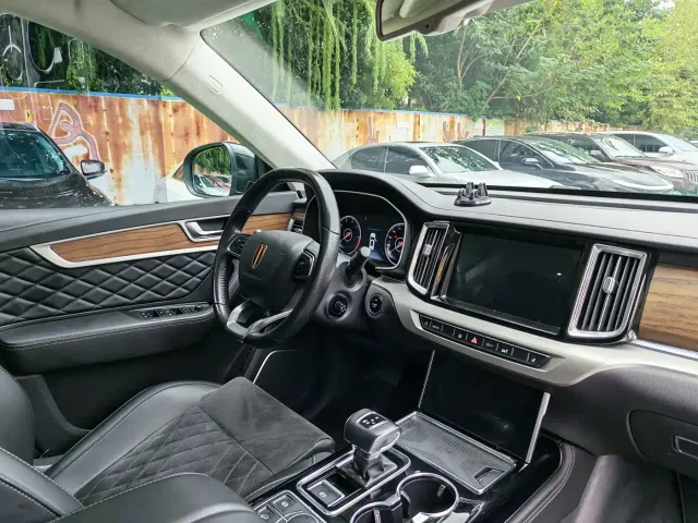 Hongqi HS7 — Фото автомобиля 10