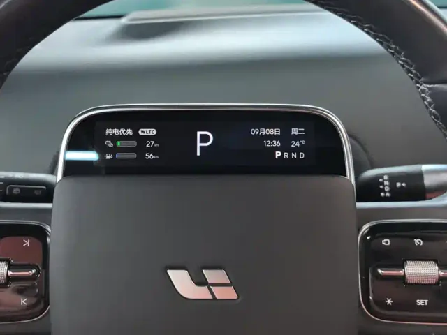 Li Auto L8 — Фото автомобиля 14