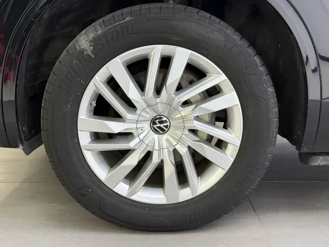 Volkswagen Touareg — Фото автомобиля 7