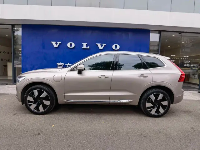 Volvo XC60 — Фото автомобиля 4