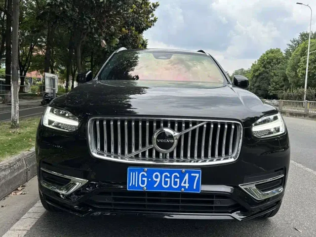 Volvo XC90 — Фото автомобиля 2