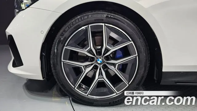 BMW 5-Series — Фото автомобиля 5