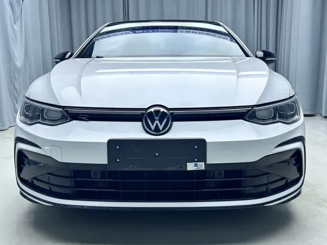 Volkswagen Golf — Фото автомобиля 2