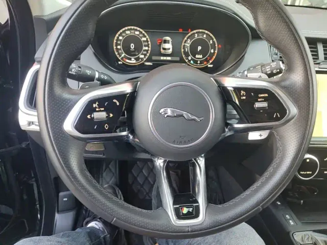 Jaguar E-PACE — Фото автомобиля 10