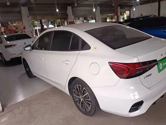 Roewe i5 — Фото автомобиля 4