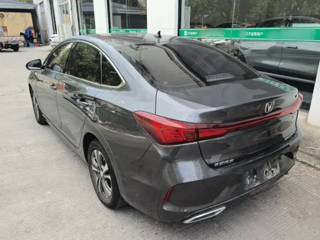 Changan Eado — Фото автомобиля 4